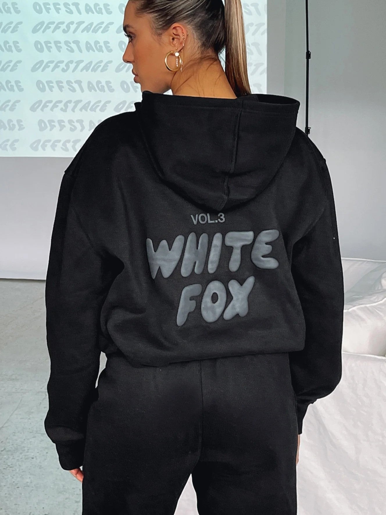 Isla | Casual Cropped Women’s Tracksuit with Back Print